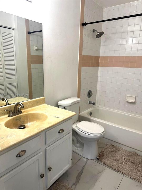 For Rent: $2,000 (2 beds, 2 baths, 886 Square Feet)