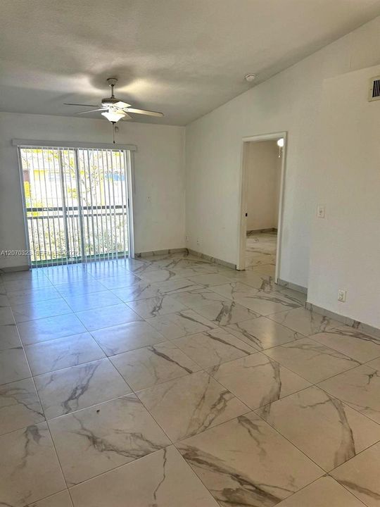 For Rent: $2,000 (2 beds, 2 baths, 886 Square Feet)