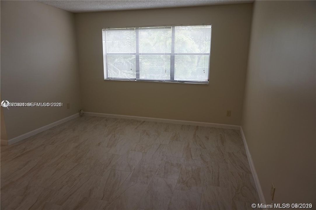 For Rent: $1,850 (1 beds, 1 baths, 841 Square Feet)