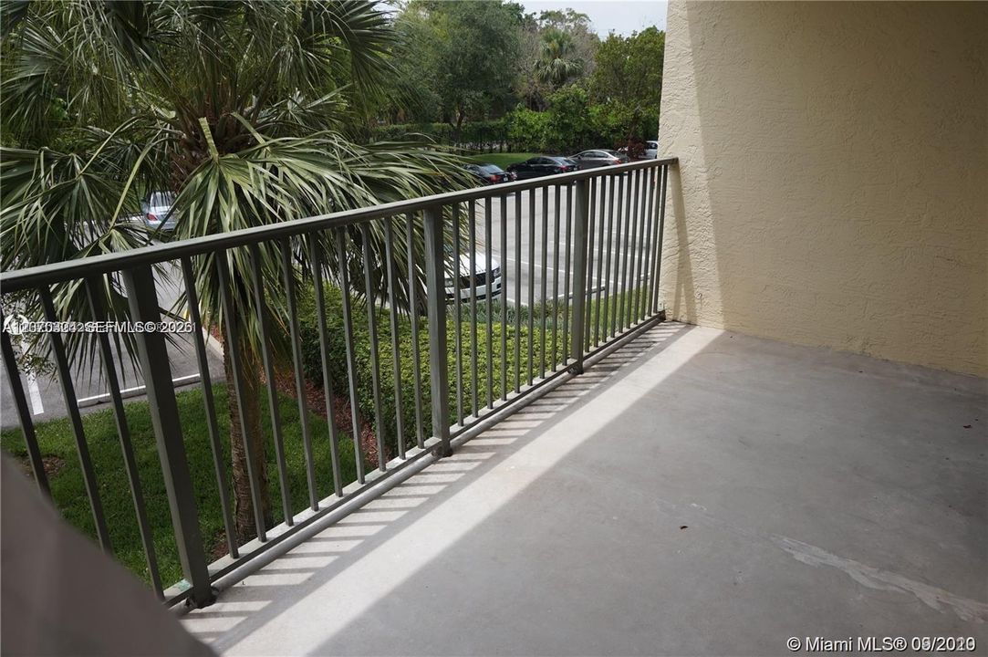 For Rent: $1,850 (1 beds, 1 baths, 841 Square Feet)