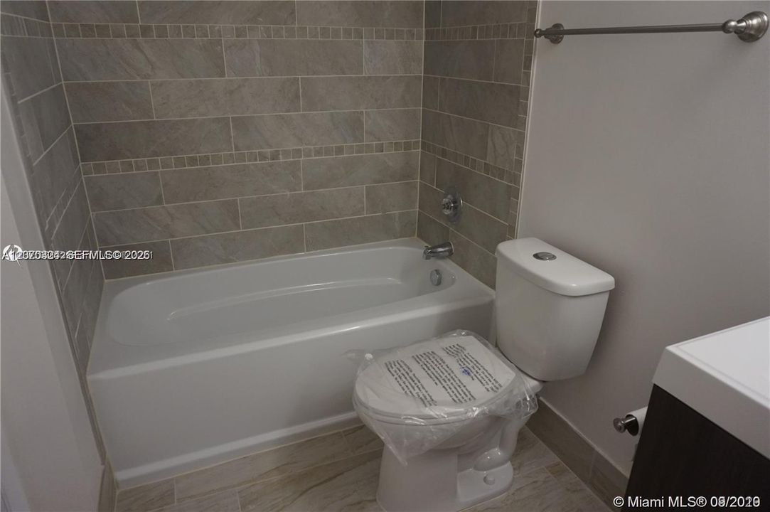 For Rent: $1,850 (1 beds, 1 baths, 841 Square Feet)