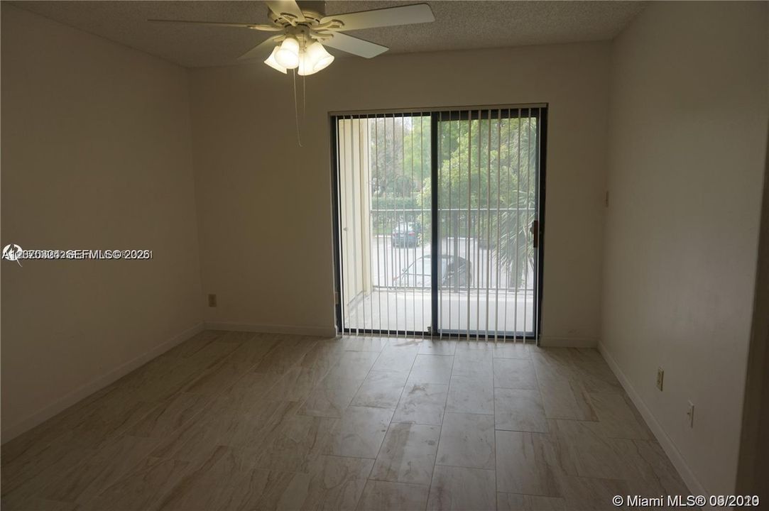 For Rent: $1,850 (1 beds, 1 baths, 841 Square Feet)