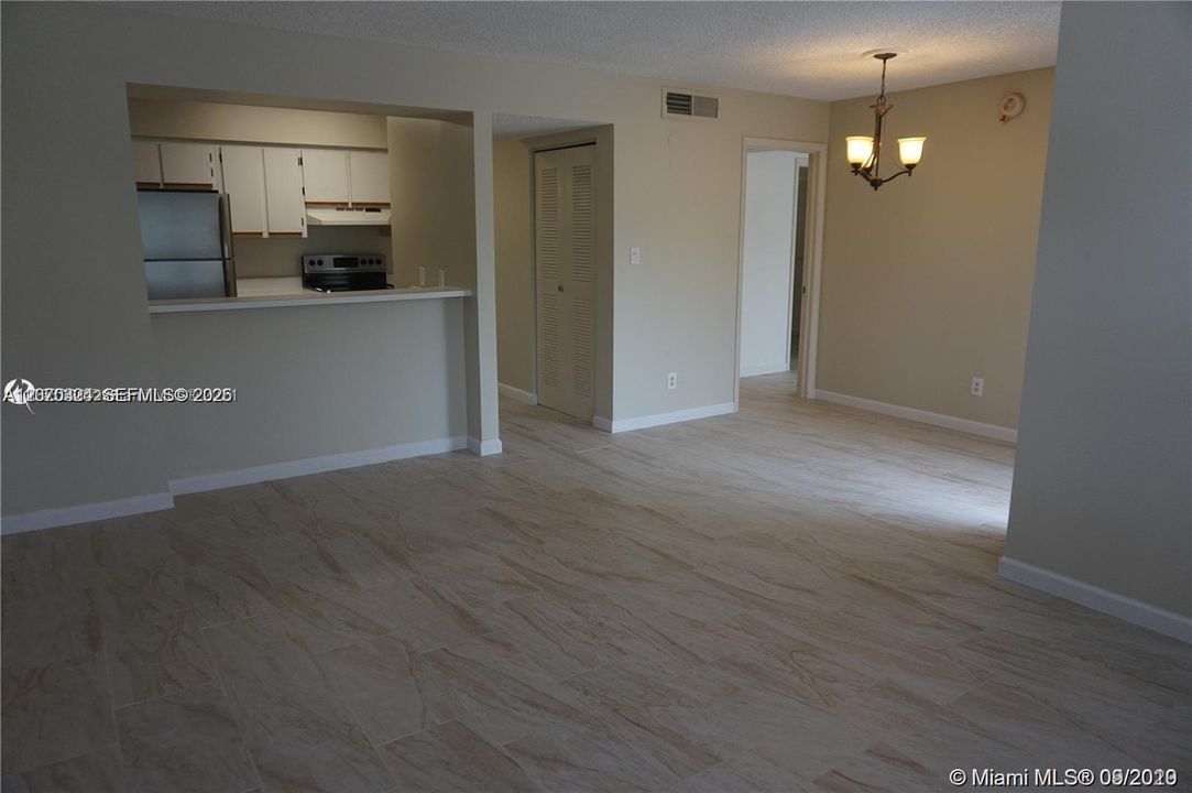 For Rent: $1,850 (1 beds, 1 baths, 841 Square Feet)