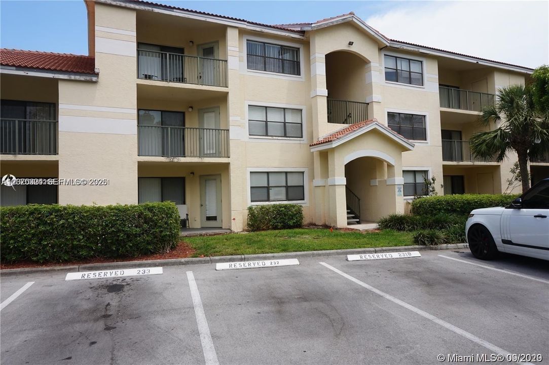 For Rent: $1,850 (1 beds, 1 baths, 841 Square Feet)