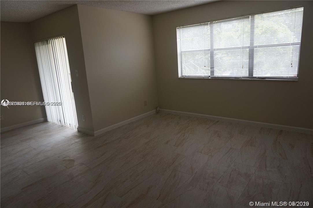 For Rent: $1,850 (1 beds, 1 baths, 841 Square Feet)
