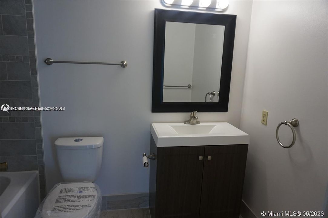 For Rent: $1,850 (1 beds, 1 baths, 841 Square Feet)