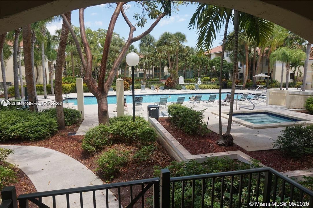 For Rent: $1,850 (1 beds, 1 baths, 841 Square Feet)