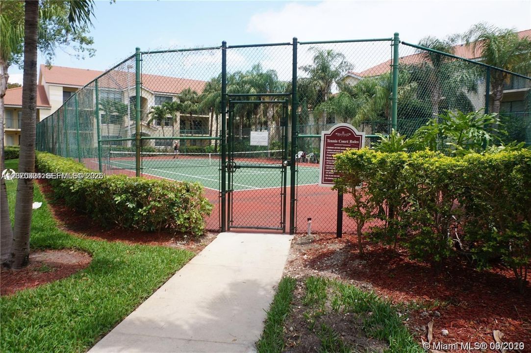For Rent: $1,850 (1 beds, 1 baths, 841 Square Feet)