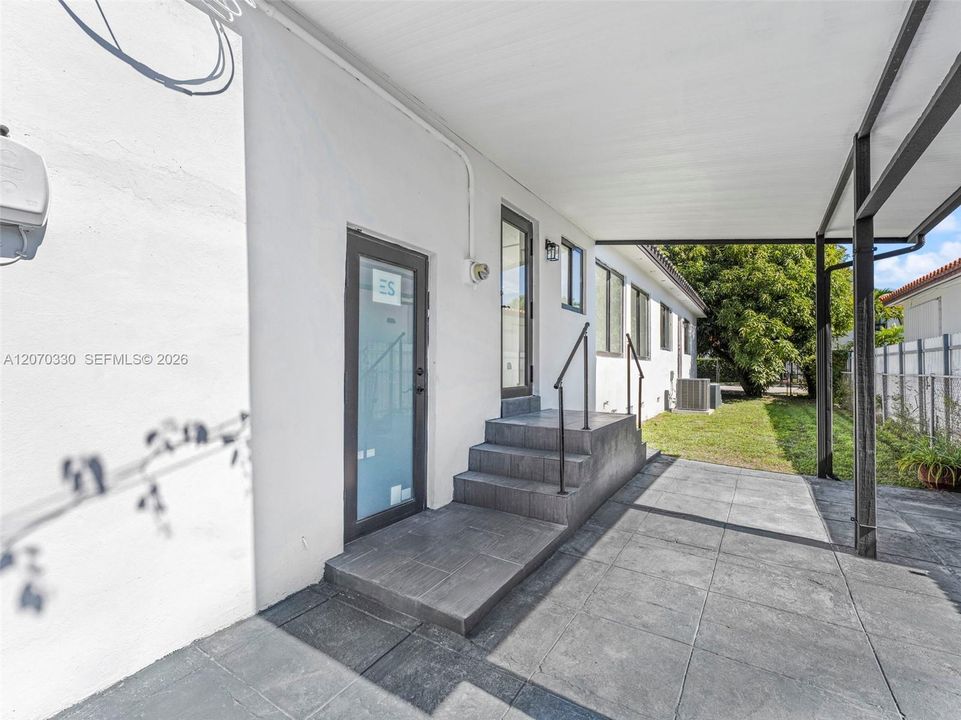 For Sale: $1,150,000 (3 beds, 2 baths, 1424 Square Feet)