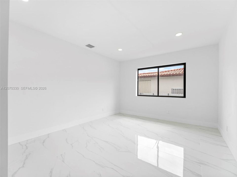 For Sale: $1,150,000 (3 beds, 2 baths, 1424 Square Feet)