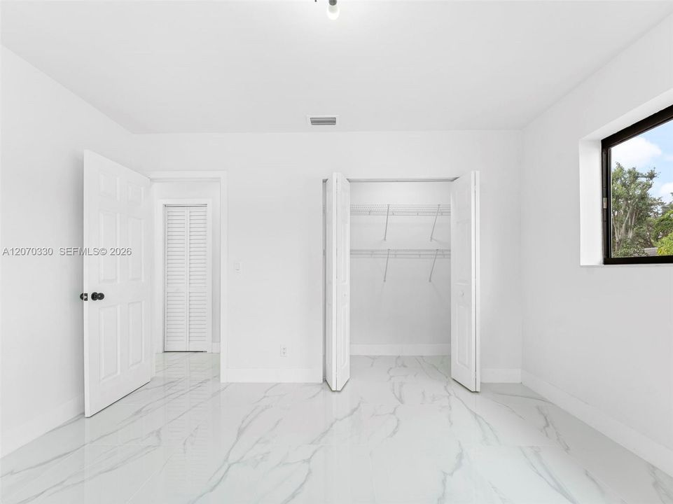 For Sale: $1,150,000 (3 beds, 2 baths, 1424 Square Feet)
