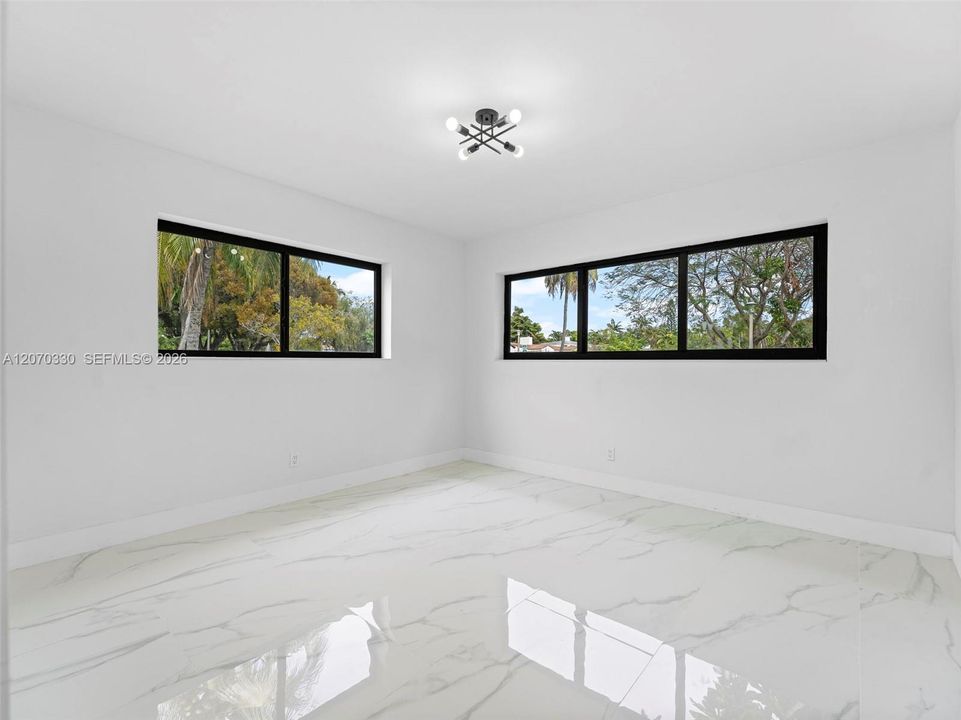 For Sale: $1,150,000 (3 beds, 2 baths, 1424 Square Feet)