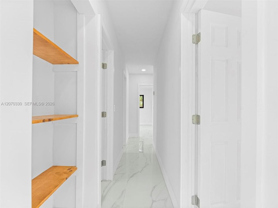 For Sale: $1,150,000 (3 beds, 2 baths, 1424 Square Feet)
