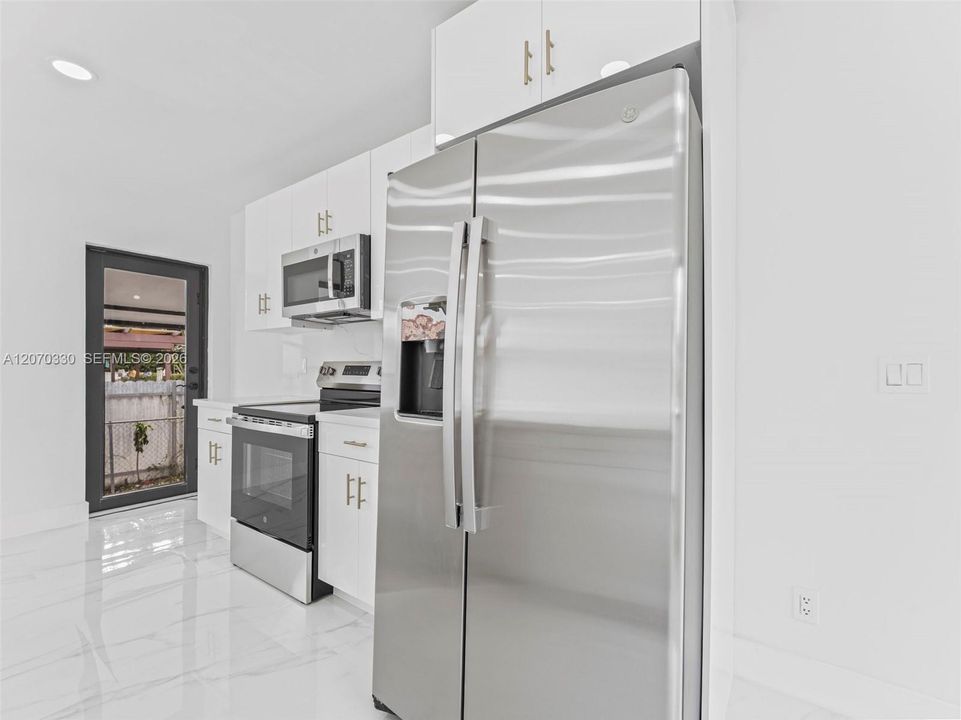 For Sale: $1,150,000 (3 beds, 2 baths, 1424 Square Feet)