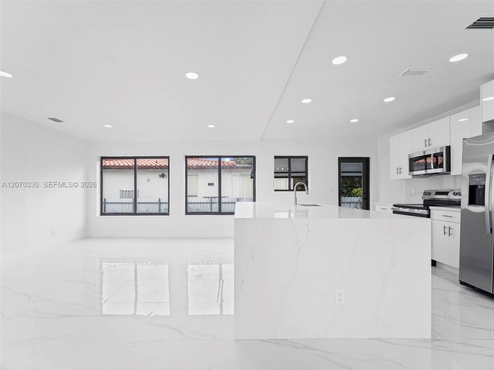 For Sale: $1,150,000 (3 beds, 2 baths, 1424 Square Feet)