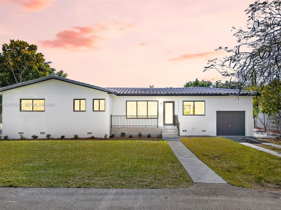 For Sale: $1,150,000 (3 beds, 2 baths, 1424 Square Feet)