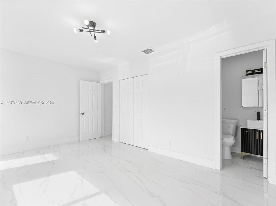 For Sale: $1,150,000 (3 beds, 2 baths, 1424 Square Feet)