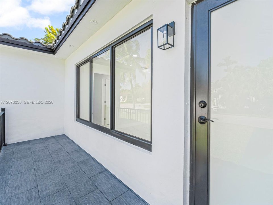 For Sale: $1,150,000 (3 beds, 2 baths, 1424 Square Feet)