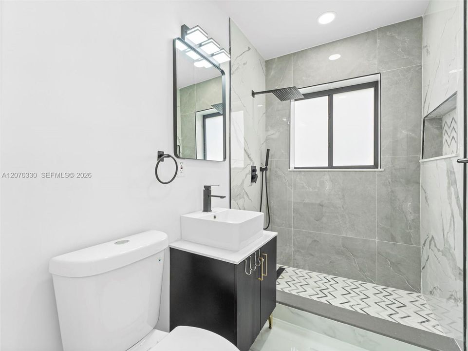For Sale: $1,150,000 (3 beds, 2 baths, 1424 Square Feet)