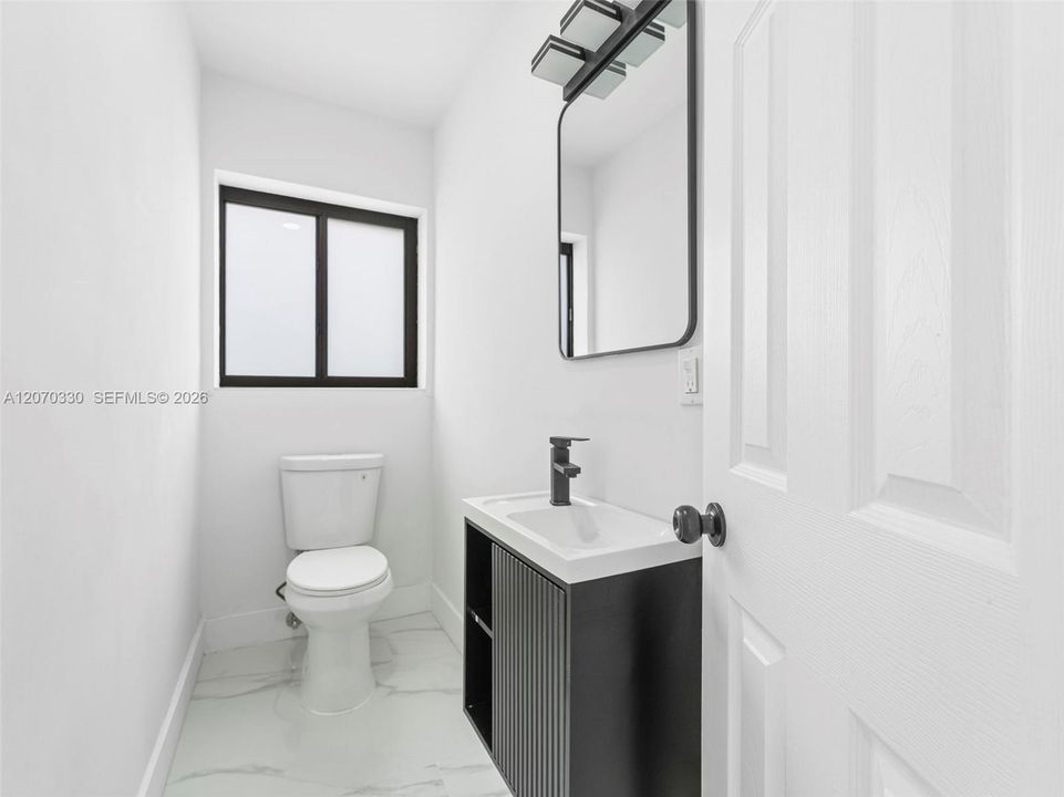 For Sale: $1,150,000 (3 beds, 2 baths, 1424 Square Feet)