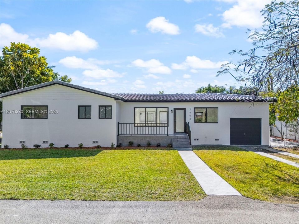 For Sale: $1,150,000 (3 beds, 2 baths, 1424 Square Feet)