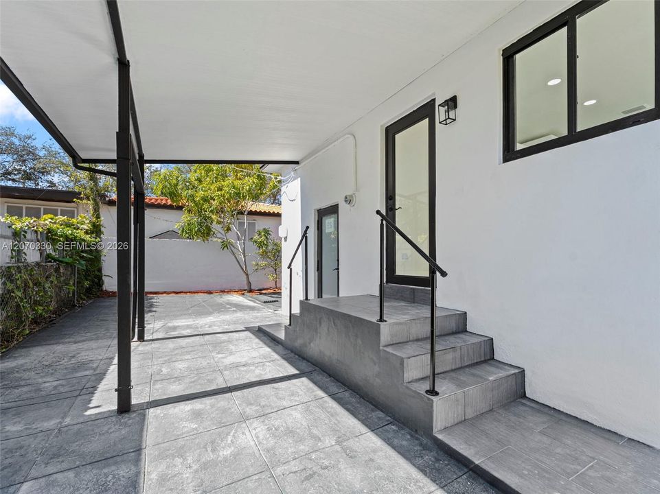For Sale: $1,150,000 (3 beds, 2 baths, 1424 Square Feet)