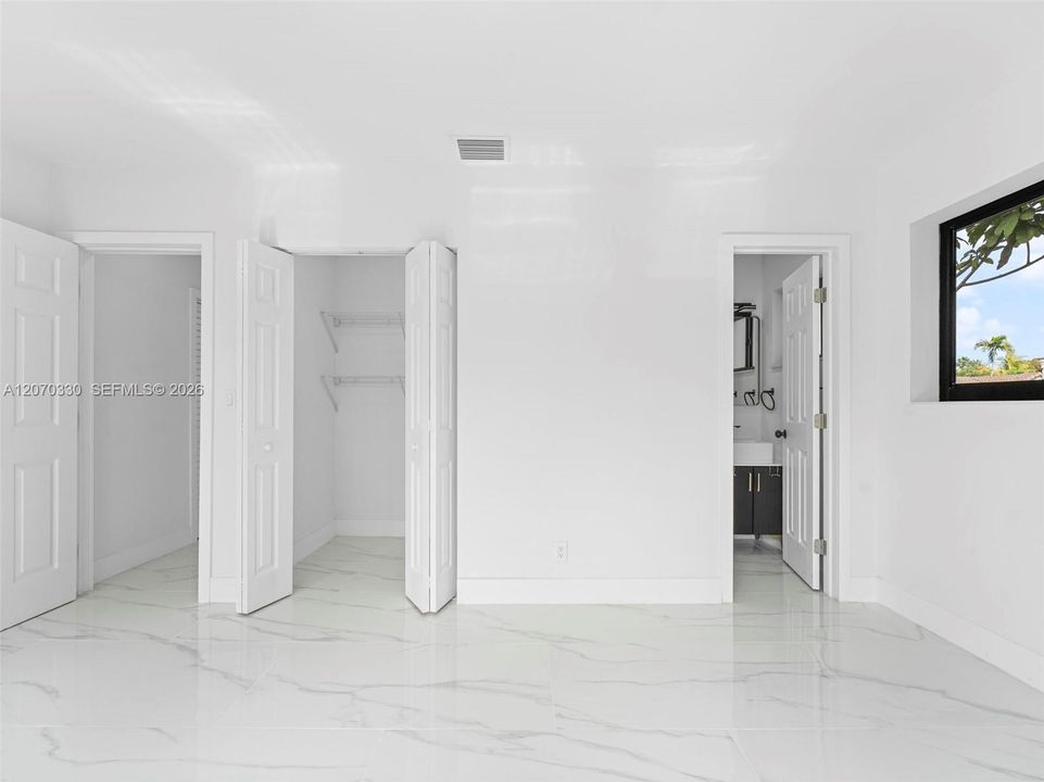 For Sale: $1,150,000 (3 beds, 2 baths, 1424 Square Feet)