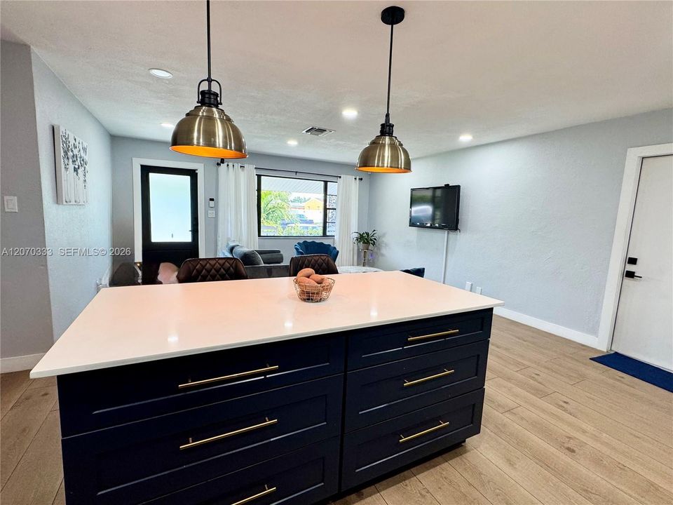 For Sale: $529,000 (4 beds, 2 baths, 1708 Square Feet)
