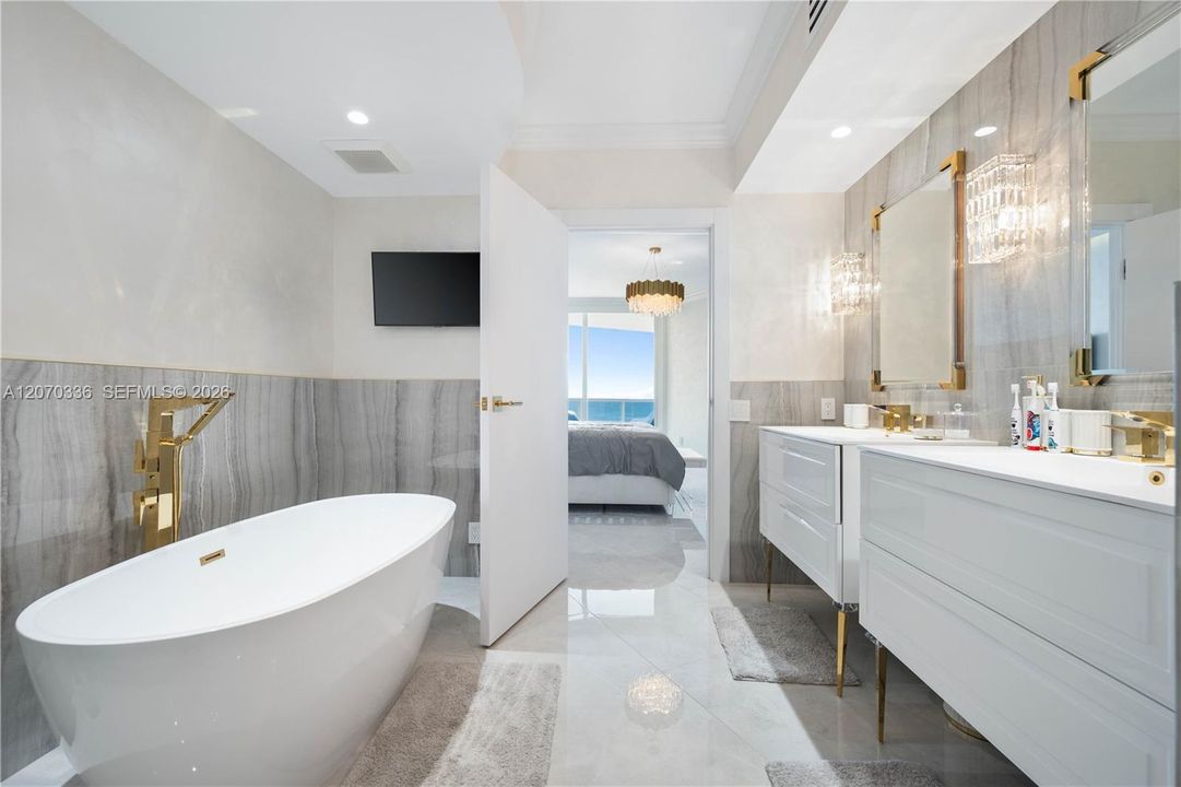 For Sale: $2,450,000 (3 beds, 3 baths, 2150 Square Feet)