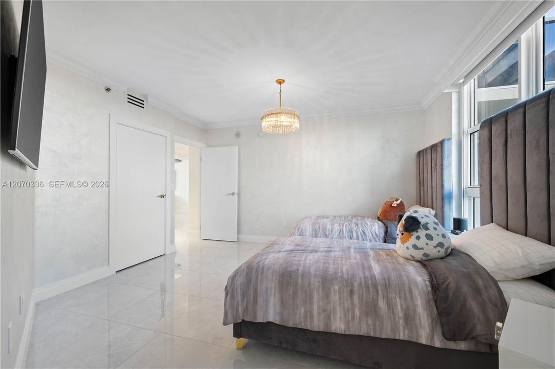 For Sale: $2,450,000 (3 beds, 3 baths, 2150 Square Feet)