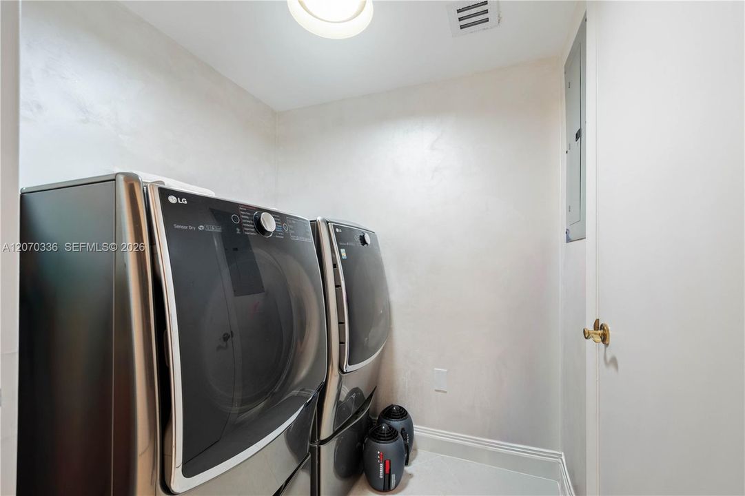 For Sale: $2,450,000 (3 beds, 3 baths, 2150 Square Feet)