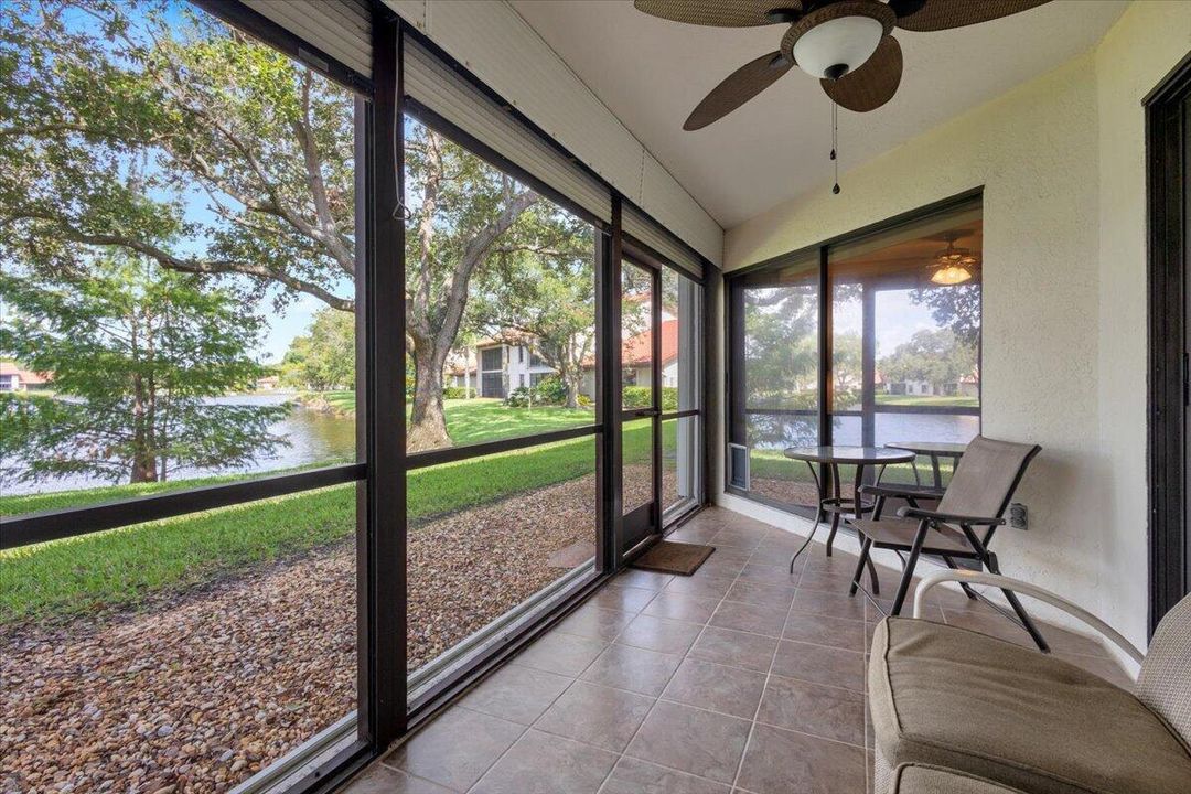Screened patio/lake view