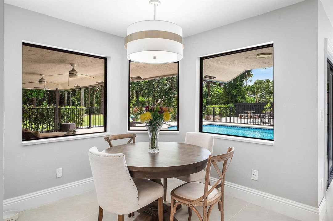 23 breakfast nook