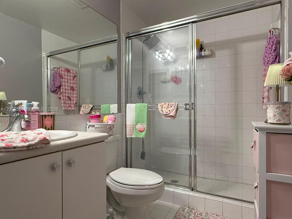 For Rent: $2,500 (2 beds, 2 baths, 923 Square Feet)