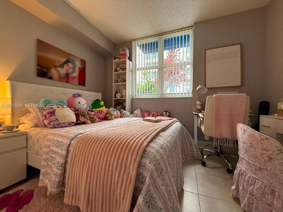 For Rent: $2,500 (2 beds, 2 baths, 923 Square Feet)