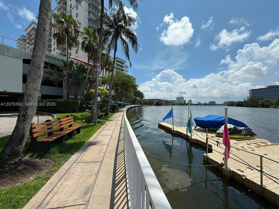 For Rent: $2,500 (2 beds, 2 baths, 923 Square Feet)