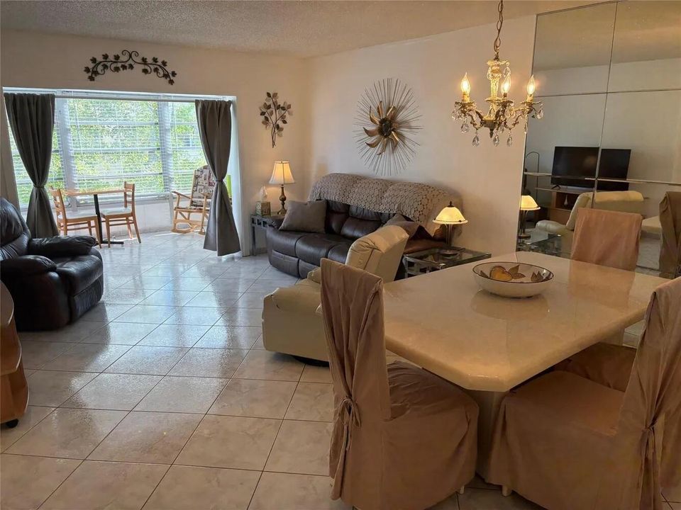 Living - Dinng Area