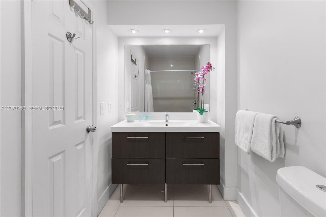 For Sale: $624,000 (1 beds, 1 baths, 760 Square Feet)