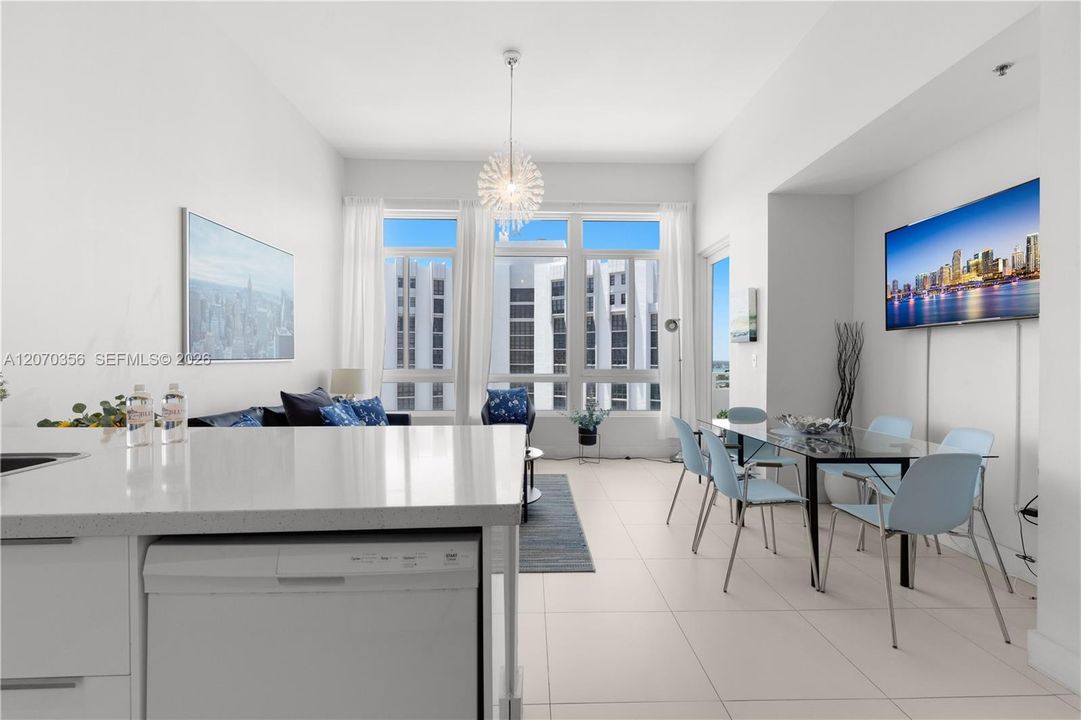 For Sale: $624,000 (1 beds, 1 baths, 760 Square Feet)