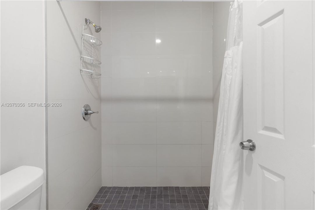 For Sale: $624,000 (1 beds, 1 baths, 760 Square Feet)