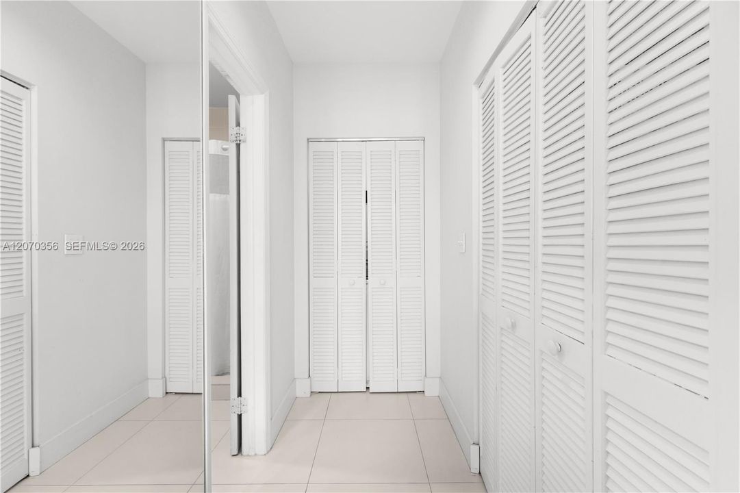 For Sale: $624,000 (1 beds, 1 baths, 760 Square Feet)