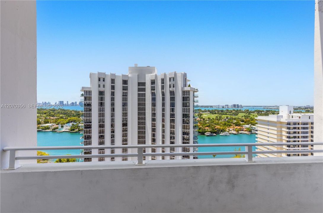 For Sale: $624,000 (1 beds, 1 baths, 760 Square Feet)