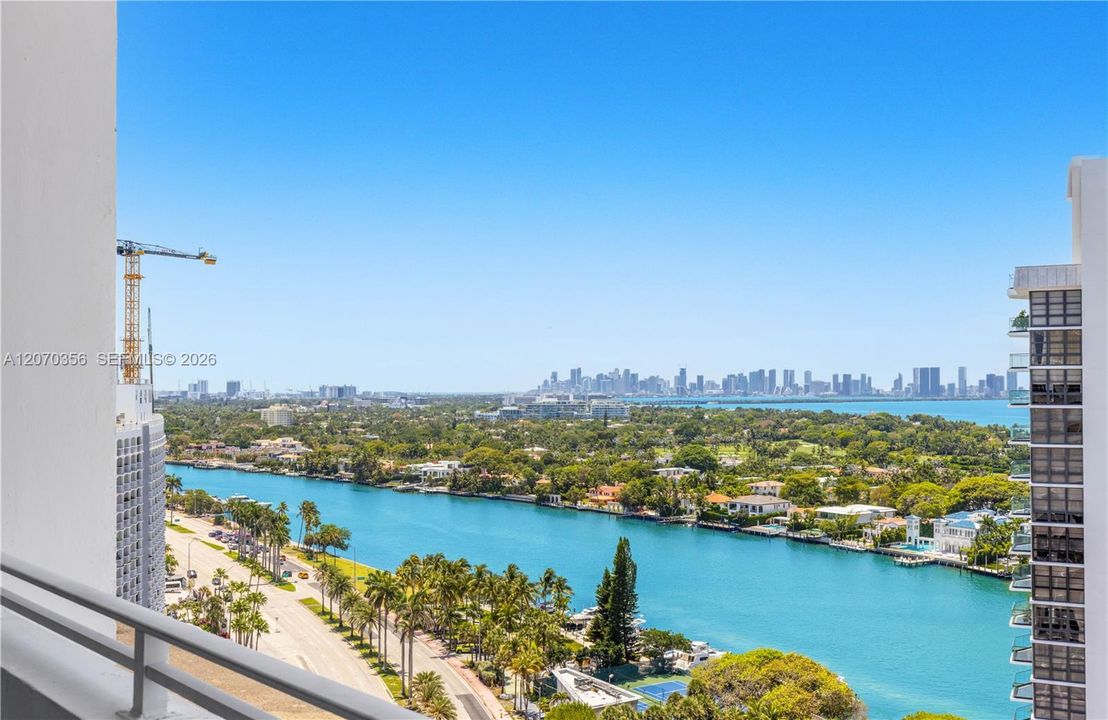 For Sale: $624,000 (1 beds, 1 baths, 760 Square Feet)
