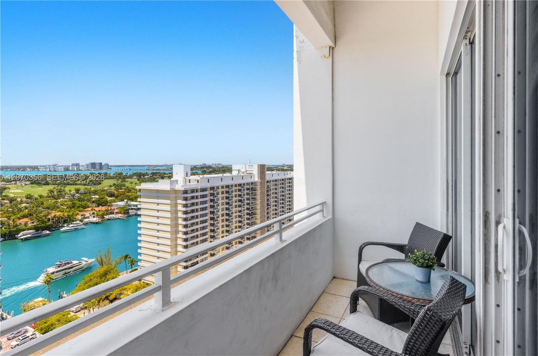For Sale: $624,000 (1 beds, 1 baths, 760 Square Feet)