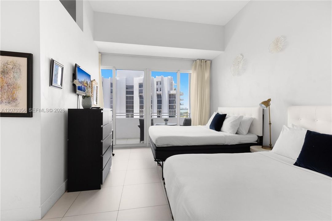 For Sale: $624,000 (1 beds, 1 baths, 760 Square Feet)