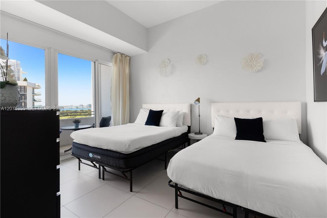 For Sale: $624,000 (1 beds, 1 baths, 760 Square Feet)