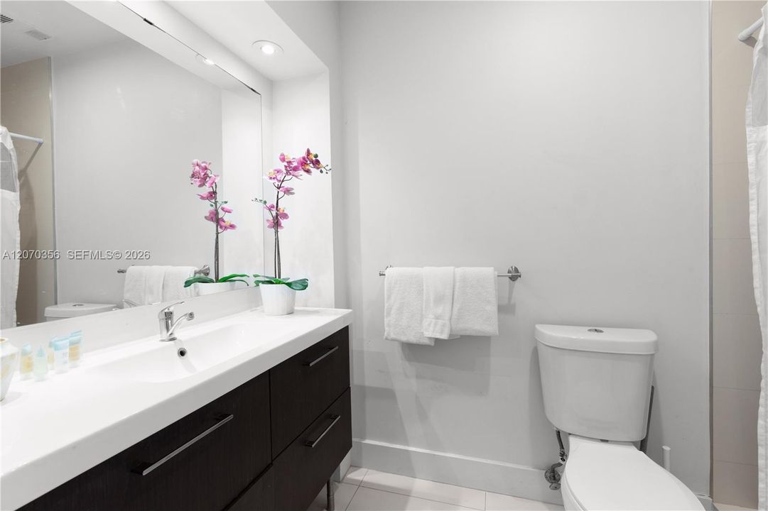 For Sale: $624,000 (1 beds, 1 baths, 760 Square Feet)