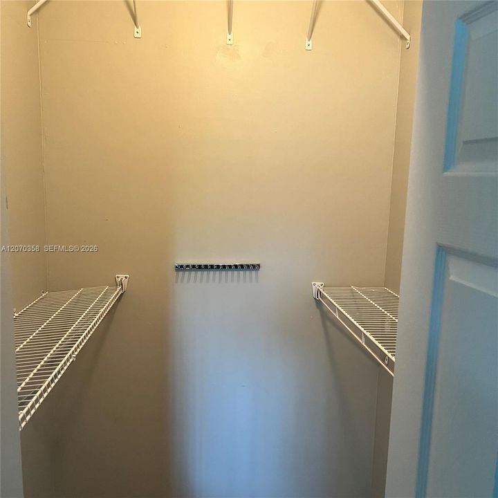 For Rent: $1,200 (1 beds, 1 baths, 500 Square Feet)
