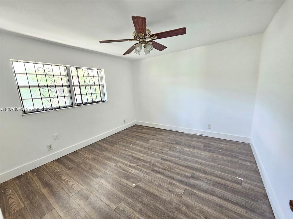 For Rent: $2,200 (2 beds, 1 baths, 1300 Square Feet)