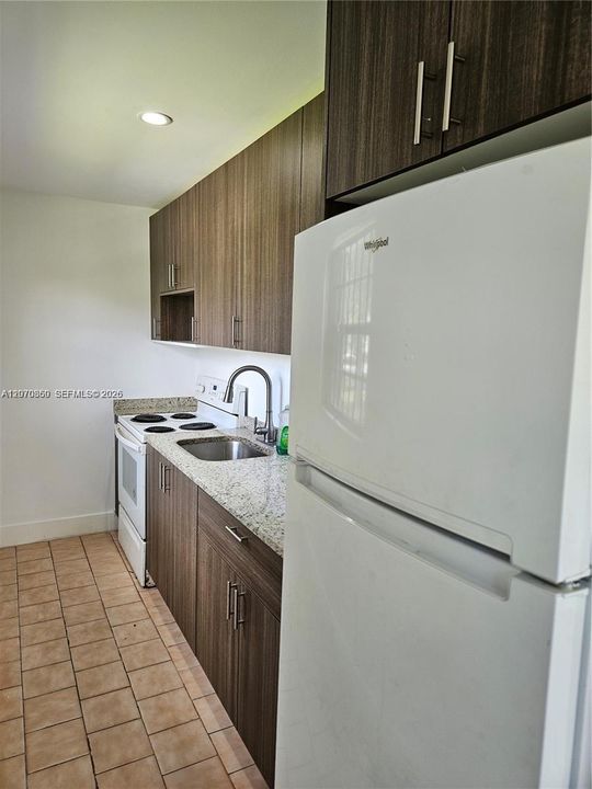 For Rent: $2,200 (2 beds, 1 baths, 1300 Square Feet)